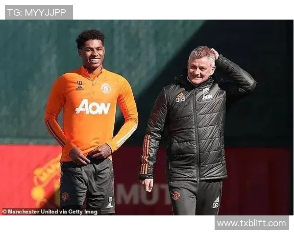 佩德里长传精准助攻 拉什福德梅开二度为曼联锁定胜局