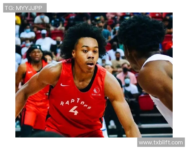 斯科蒂巴恩斯首节爆发半场高效砍下17分2板3断助攻防守全能表现引领球队状态火热